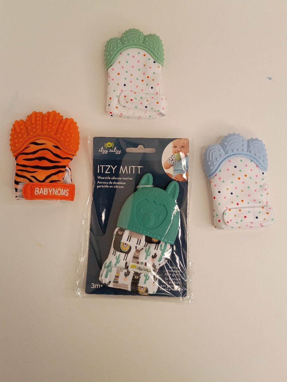 New Itzy Ritzy Mitt Wearable Silicone Teether Baby Infant 3+ Month With 3 Bonus